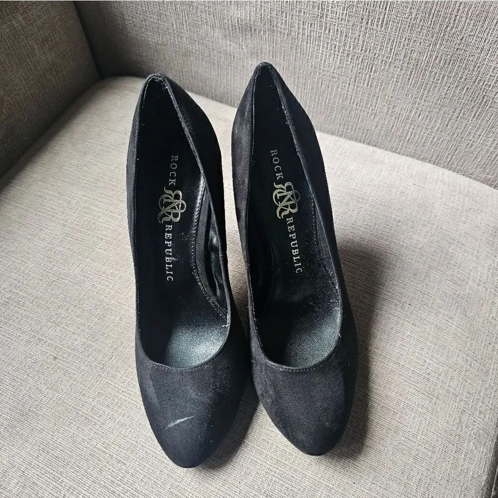 Rock & Republic black suede heels sz 7.5